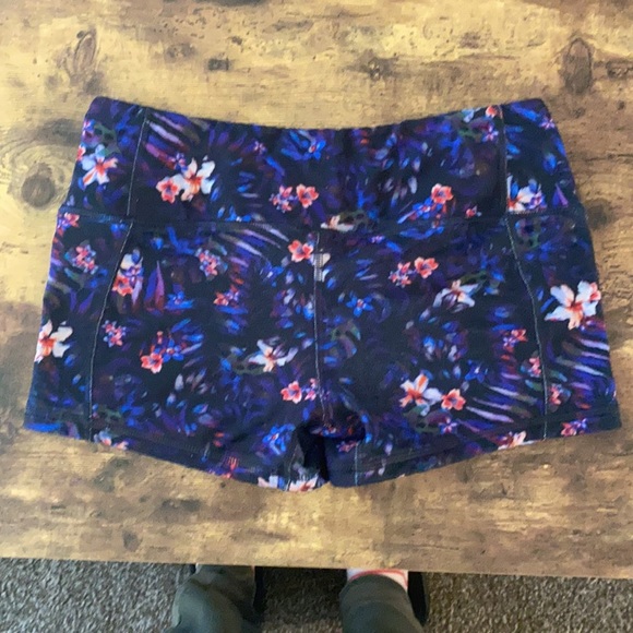 Fleo shorts size medium - Picture 2 of 3